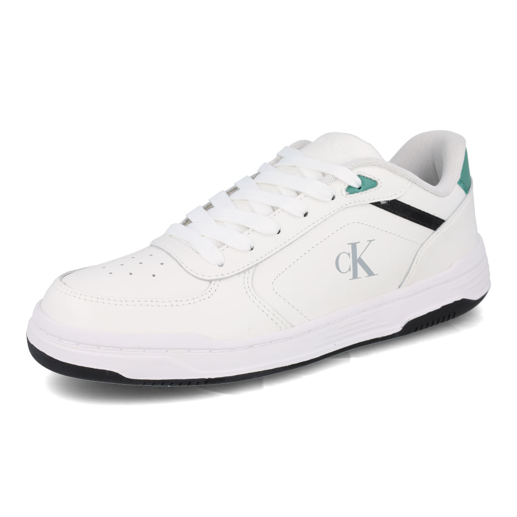Tênis Calvin Klein branco mostrando conforto e design sofisticado
